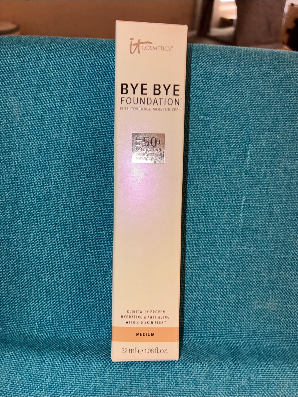 it cosmetics Bye Bye Foundation Full-Coverage Moisturizer — Medium